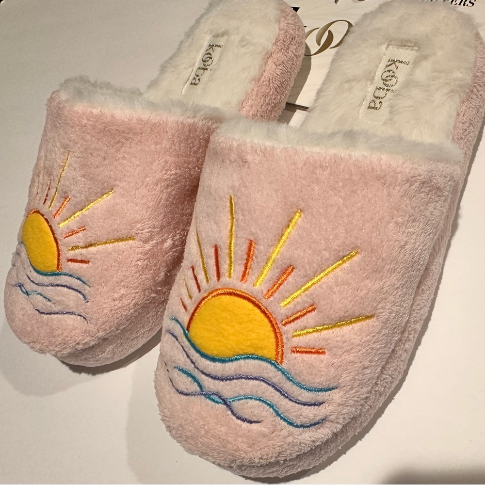 KOOBA Memory Foam Slippers Pink & White W/Sunset design Size M 6 1/2 - 7 1/2 NWT